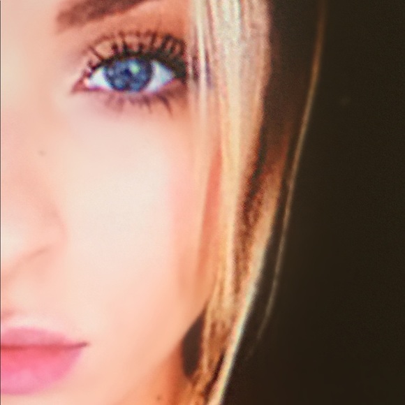 Meet Your Posher! - Picture 1 of 6